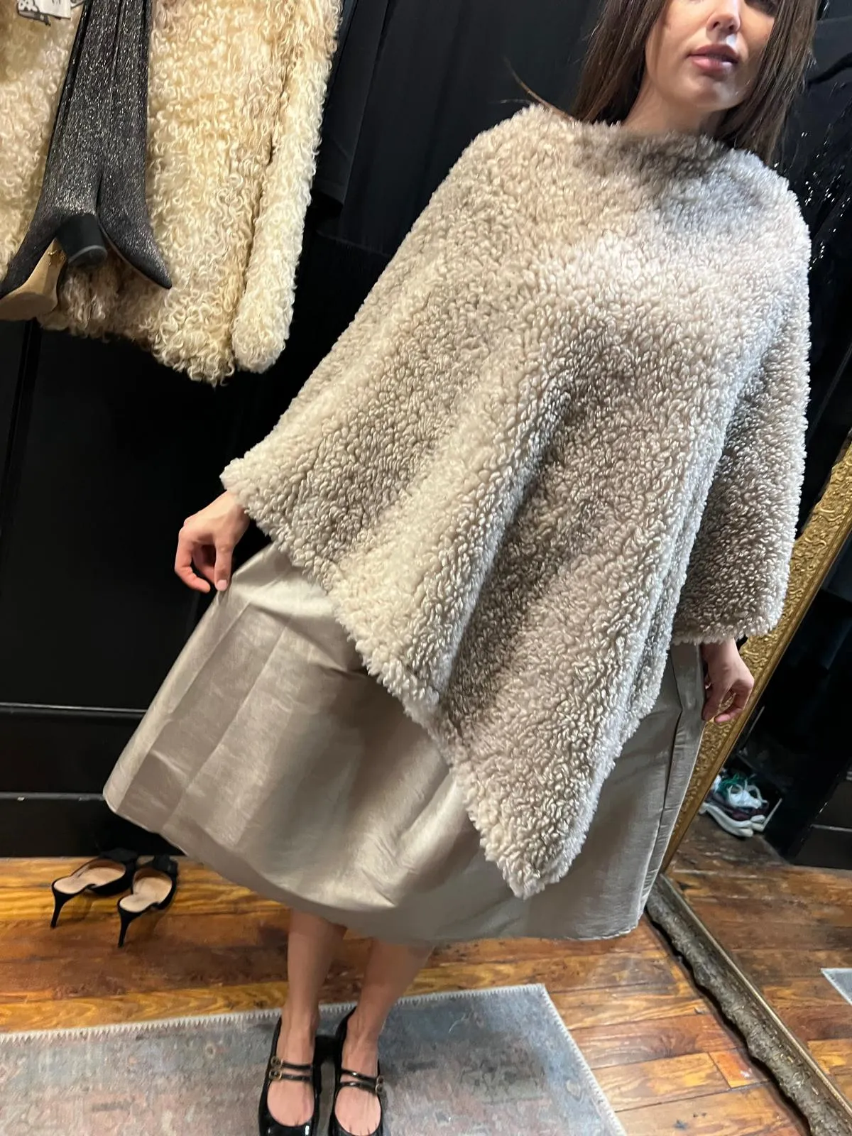 Curly fleece Taupe Cape