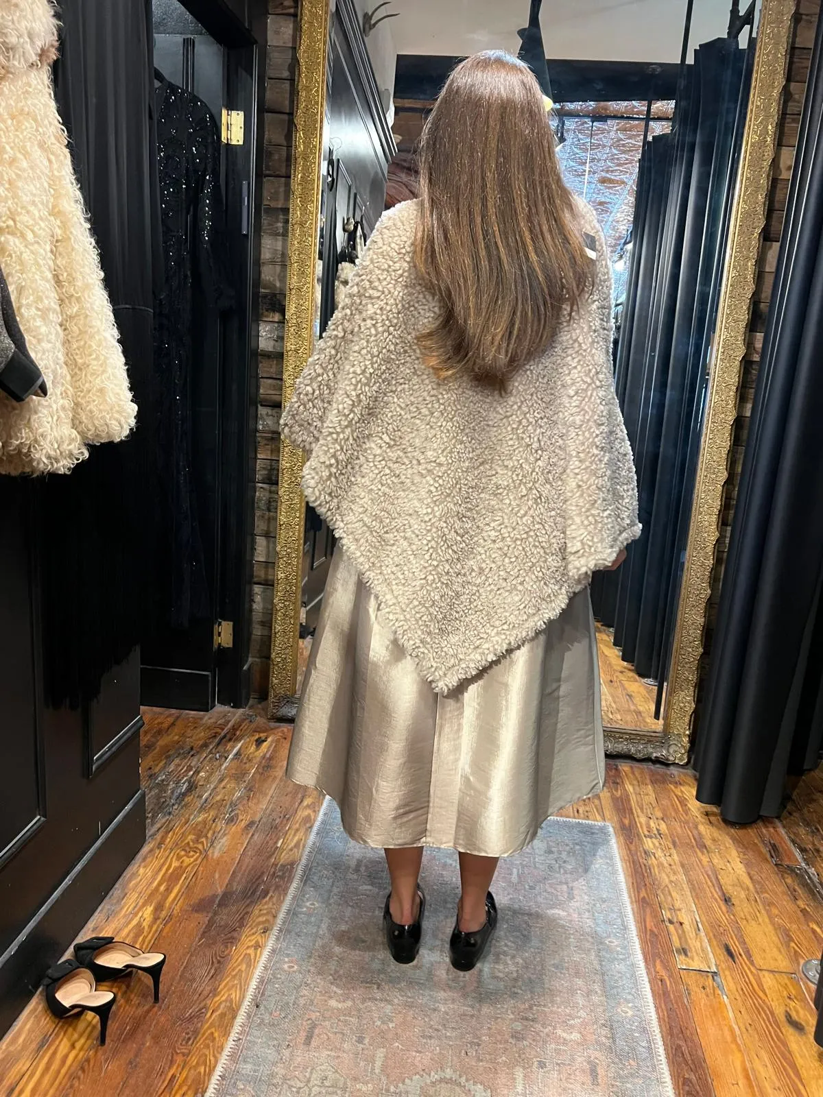 Curly fleece Taupe Cape